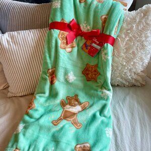 NEW WITH TAGS Disney Winnie the Pooh Christmas Gingerbread Green Blanket